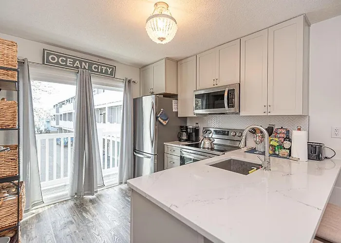 Harbour Bay-cozy Canal-front - Pool & Water Views