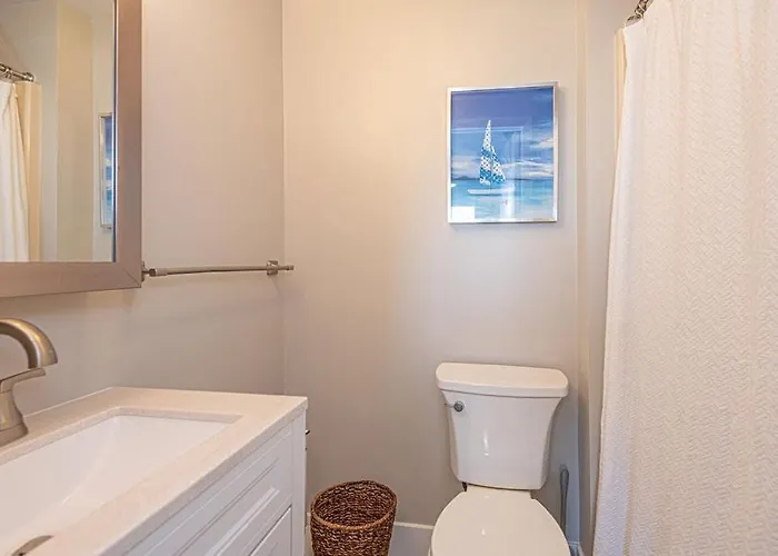 Harbour Bay-cozy Canal-front - Pool & Water Views Holiday home