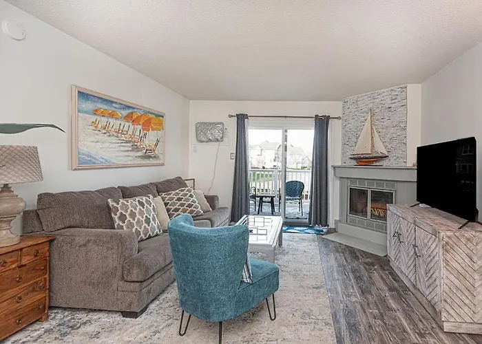 Holiday home Harbour Bay-cozy Canal-front - Pool & Water Views *