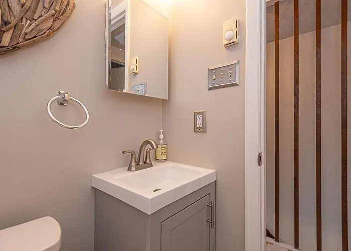 Holiday home Harbour Bay-cozy Canal-front - Pool & Water Views *