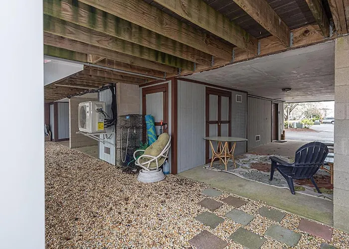 Harbour Bay-cozy Canal-front - Pool & Water Views Holiday home *